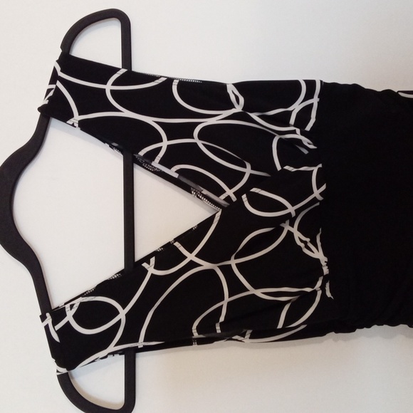 Black and White Geo Print Crossover Front  Dress - Picture 2 of 9